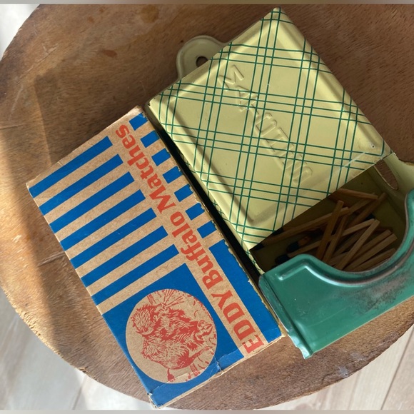 Vintage hanging matching tin matches 20’s - Picture 3 of 3